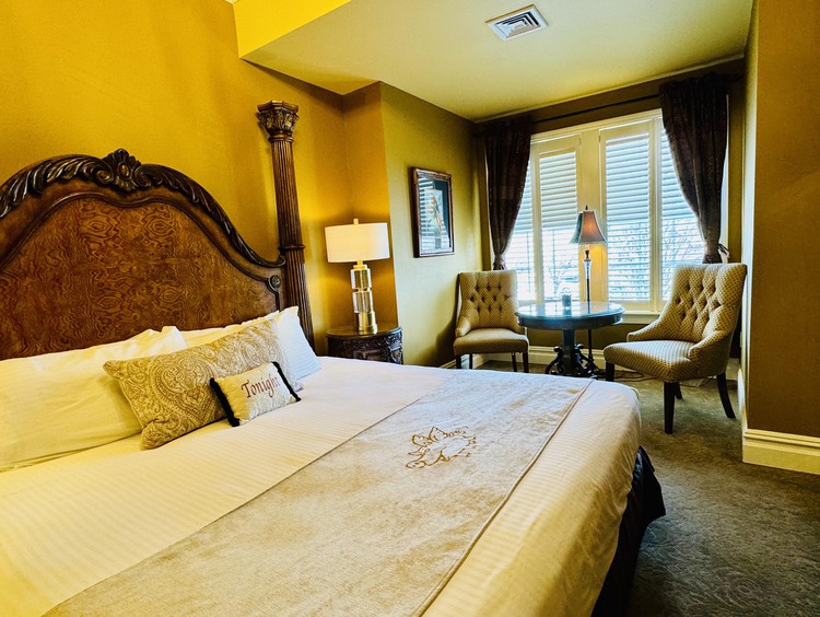 King Parlor Suite Room