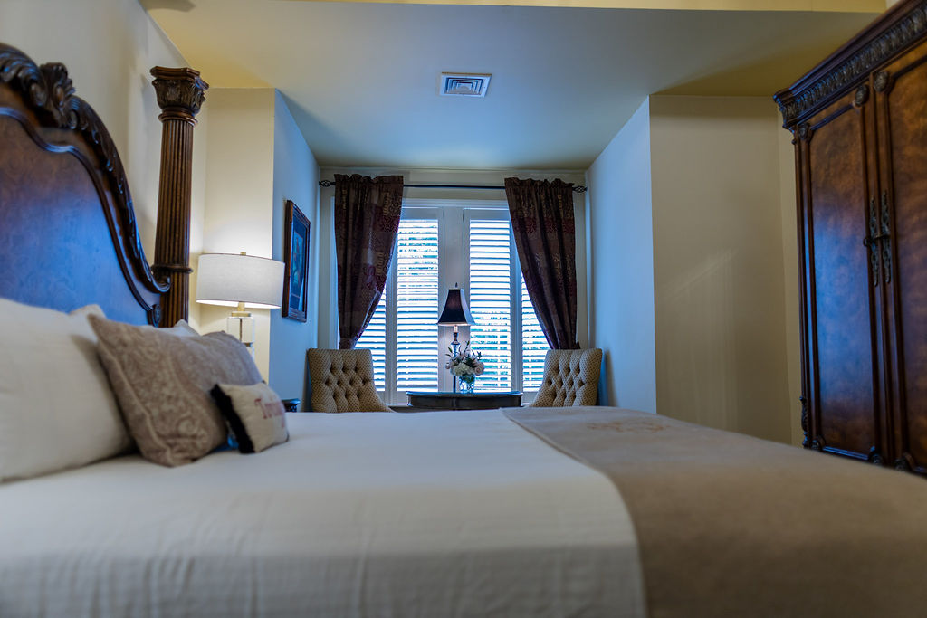 King Bed in parlor suite